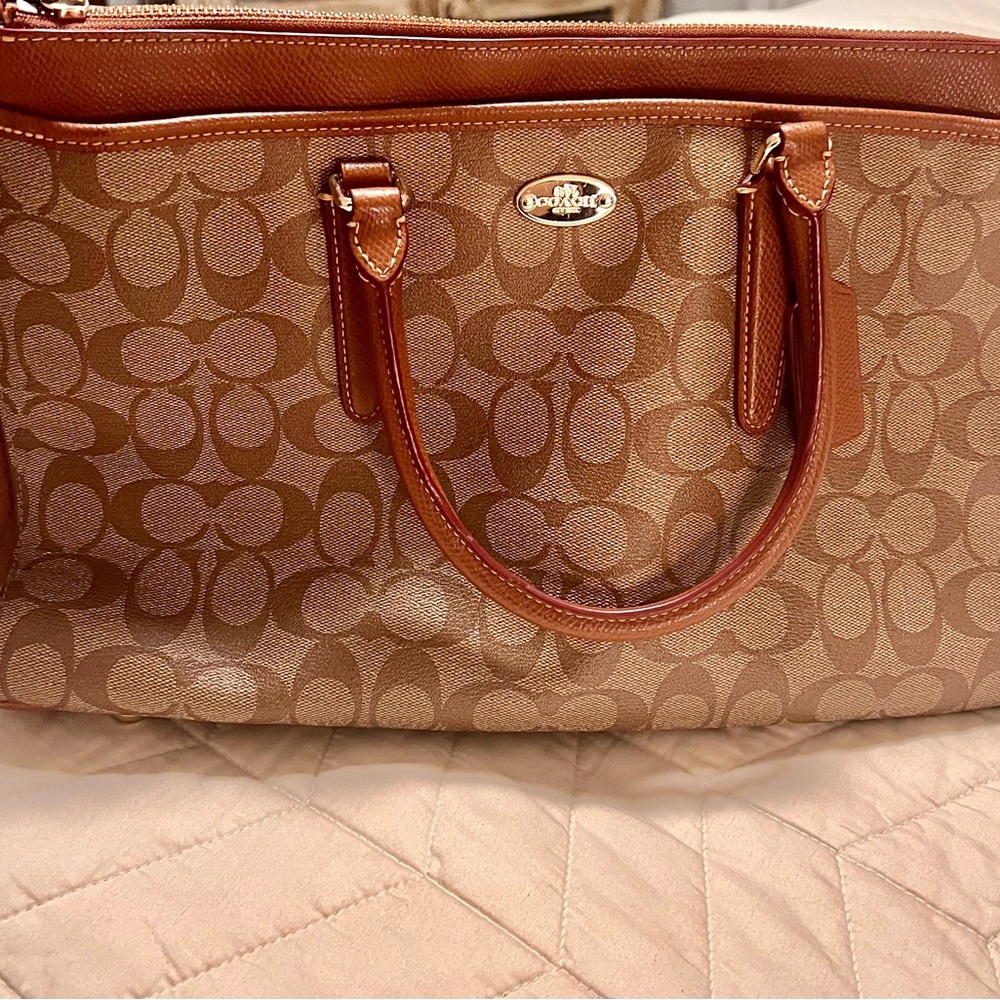 Medium size Coach bag